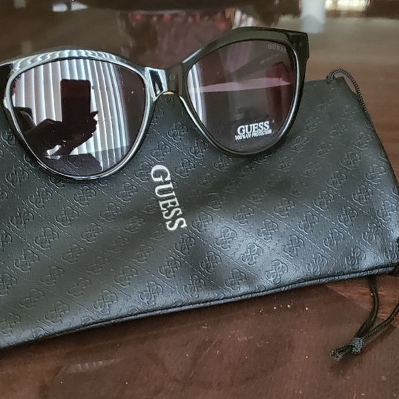 Guess sunglasses - Picture 2 of 4